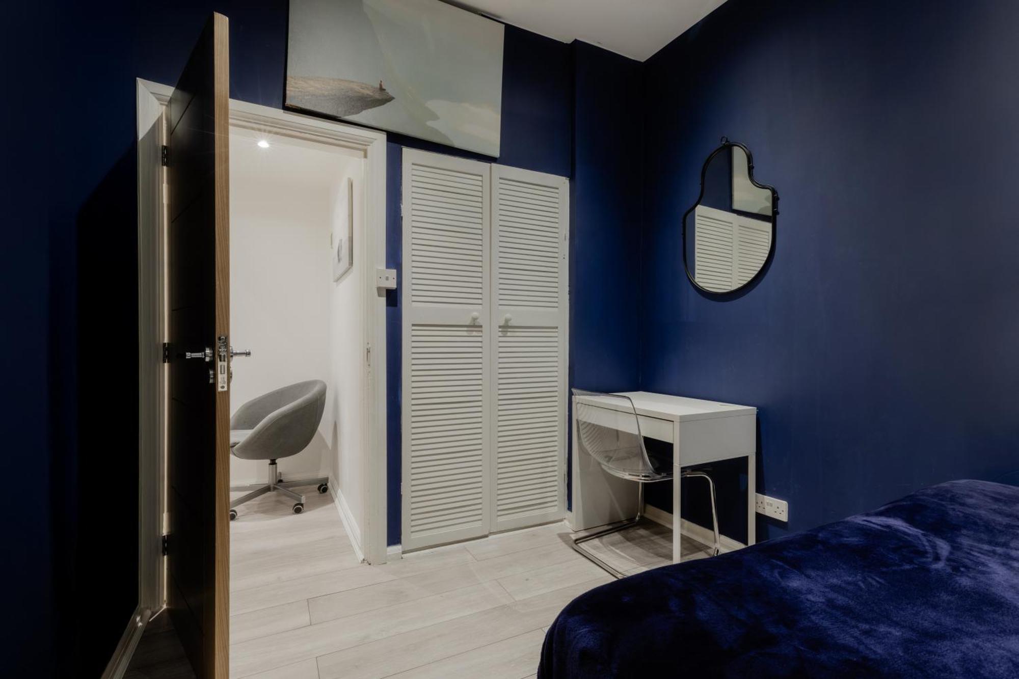 Edgware Road Apartment *