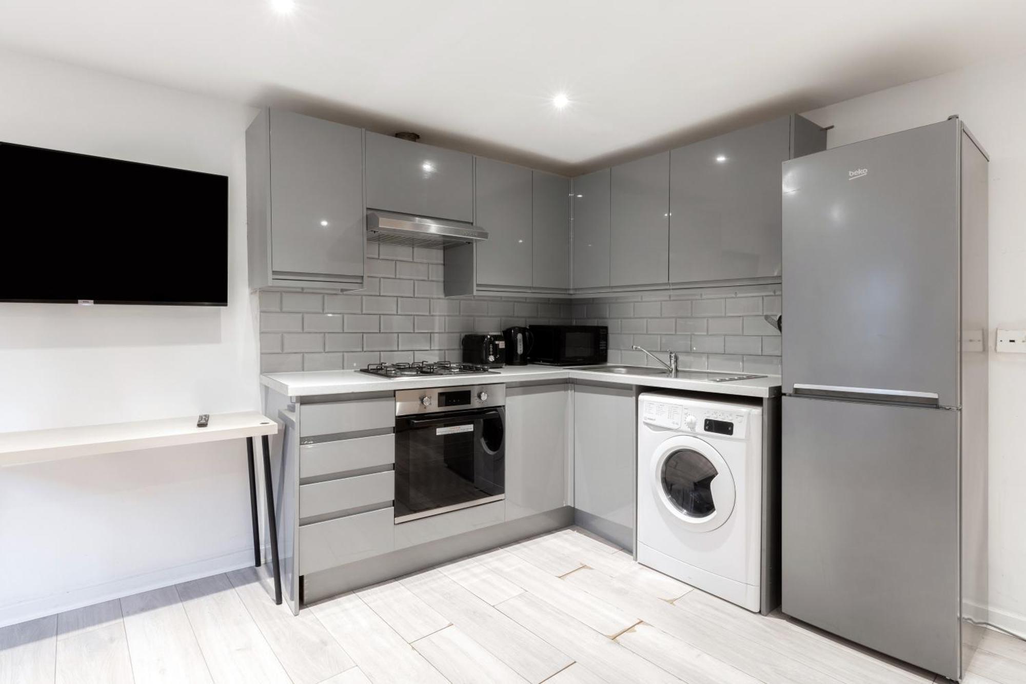 Edgware Road Apartment *